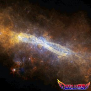 银河系中心发现巨型扭曲低温条带