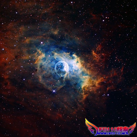 这个气泡状结构位于仙后星座中，距离地球大约7100光年，直径大约为6光年。