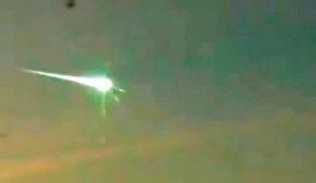 惊爆:ufo不明飞行物阻止了陨石对俄罗斯的毁灭（高清视频）