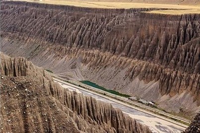 新疆独山子大峡谷风景图