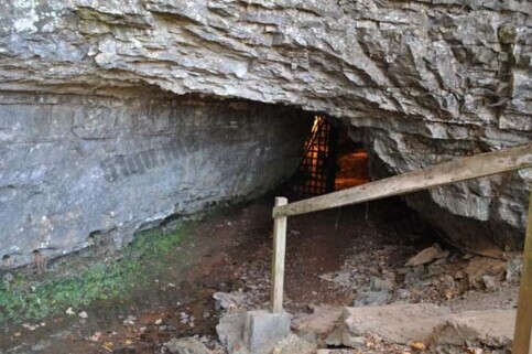 纳西贝尔女巫超住过的洞穴