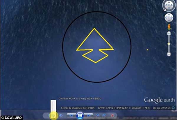 谷歌地图定位海底金字塔外星人基地