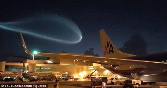 降落在洛杉矶的怪物UFO