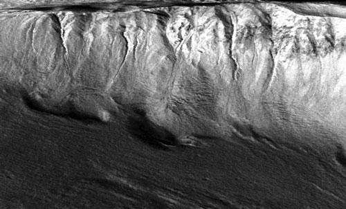 火星适合人类居住再加一个筹码—火星发现深埋冰河