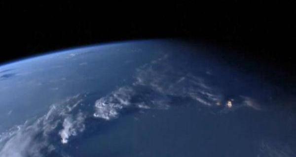 NASA拍摄天空一座“浮动城市”不明飞行物
