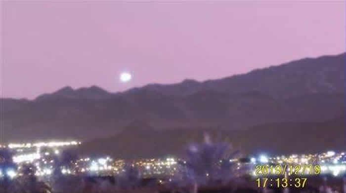 美国内拉斯维加斯现UFO，关岛也出现神秘火球！