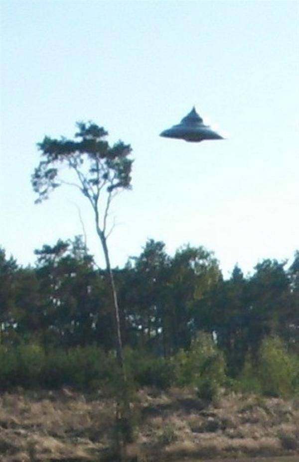 波兰男子拍到罕见UFO清晰照